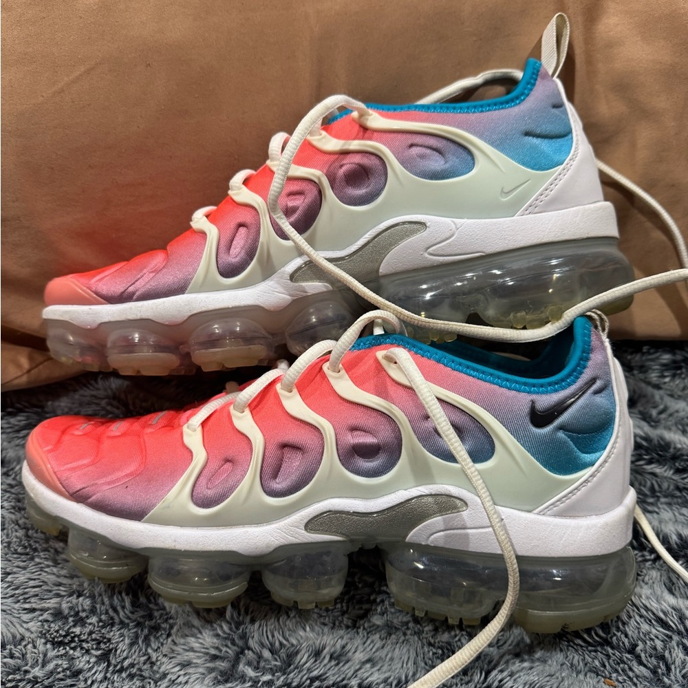 Nike Women's vapormax plus size 9 Gradient Sneakers